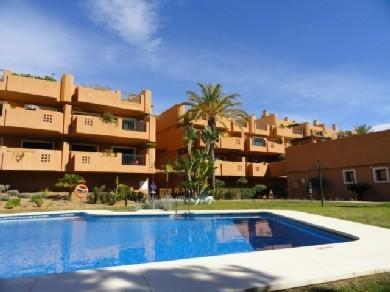 Apartamento con 2 dormitorios se vende en Marbella, Costa del Sol