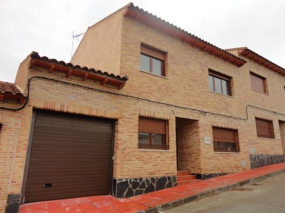 Casa adosada en Novés