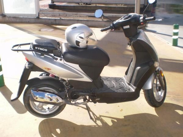 VENDO MOTO KYNCO, 50 CC, URGENTE ! POR NO USAR