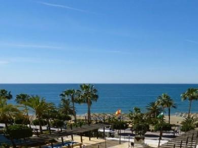 Apartamento con 3 dormitorios se vende en Marbella, Costa del Sol