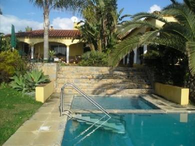 Chalet con 3 dormitorios se vende en Estepona, Costa del Sol