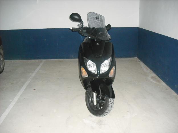 Se vende yamaha yp 125 Majesty nueva 1700€ Urgente