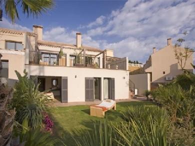 Chalet con 4 dormitorios se vende en Benahavis, Costa del Sol