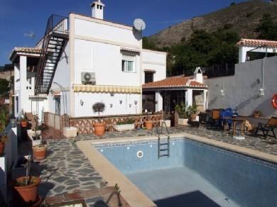 Chalet con 3 dormitorios se vende en Nerja, Costa del Sol, Axarquia