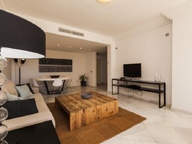 Apartamento con 2 dormitorios se vende en Marbella, Costa del Sol