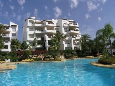 Apartamento con 2 dormitorios se vende en Estepona, Costa del Sol