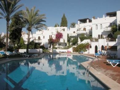 Apartamento con 2 dormitorios se vende en Marbella, Costa del Sol