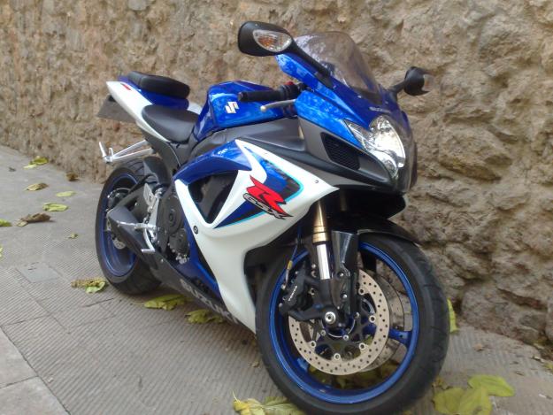 cambio gsxr 600 k6 por coche!escucho ofertas