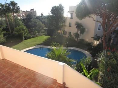 Apartamento con 3 dormitorios se vende en Marbella, Costa del Sol