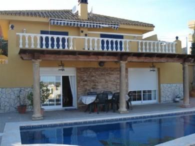 Chalet con 4 dormitorios se vende en Mijas Costa, Costa del Sol