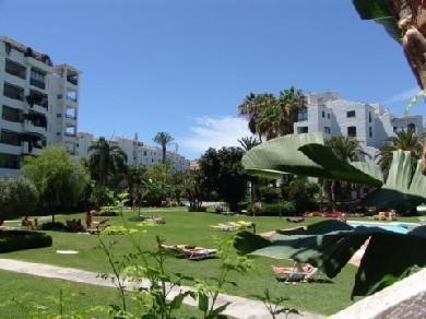 Apartamento con 2 dormitorios se vende en Marbella, Costa del Sol