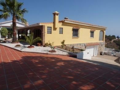 Chalet con 3 dormitorios se vende en Benajarafe, Costa del Sol