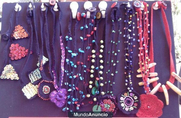 COLLARES ARTESANALES Y BOLSOS DE TELA