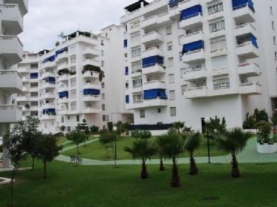 Apartamento con 3 dormitorios se vende en Marbella, Costa del Sol