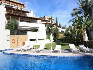 Apartamento con 3 dormitorios se vende en Marbella, Costa del Sol