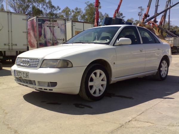 AUDI A4 RECIEN PINTADO POR SOLO 4500 EUROS