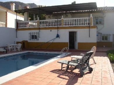 Chalet con 4 dormitorios se vende en Teba