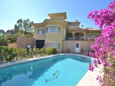 Chalet con 6 dormitorios se vende en Benahavis, Costa del Sol