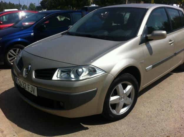 Renault 1.5 dci emotion diesel,82.000km 4 puertas full equipe ordenador de abordo, llantas