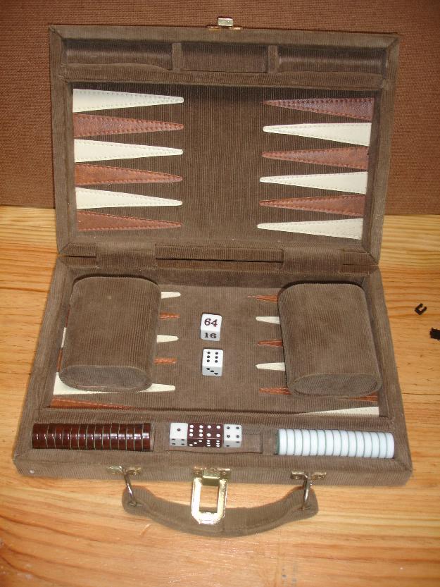 Antiguo juego de mesa backgammon