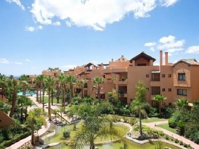 Apartamento con 3 dormitorios se vende en Marbella, Costa del Sol