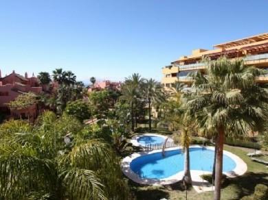 Apartamento con 3 dormitorios se vende en Estepona, Costa del Sol