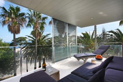 Seafront Penthouse Llenaire