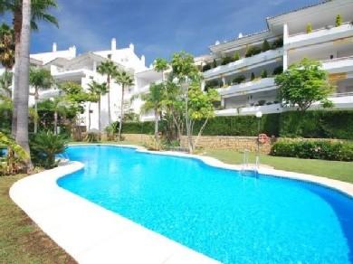 Apartamento con 3 dormitorios se vende en Marbella, Costa del Sol