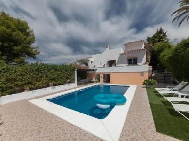 Chalet con 5 dormitorios se vende en Marbella, Costa del Sol