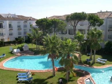 Apartamento con 2 dormitorios se vende en Estepona, Costa del Sol