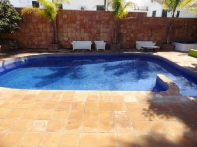 Chalet con 4 dormitorios se vende en Estepona, Costa del Sol