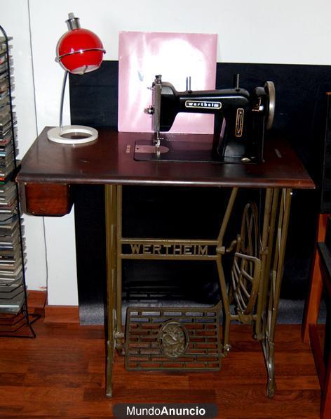 Máquina de coser del año 1920 de la marca WERTHEIM funcionando perfecta