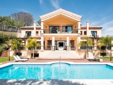 Chalet con 6 dormitorios se vende en Marbella, Costa del Sol