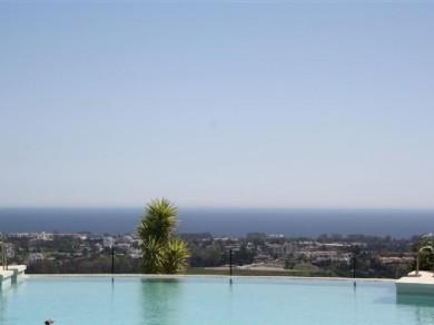 Apartamento con 2 dormitorios se vende en Benahavis, Costa del Sol