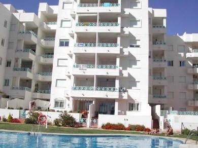 Apartamento con 2 dormitorios se vende en Marbella, Costa del Sol