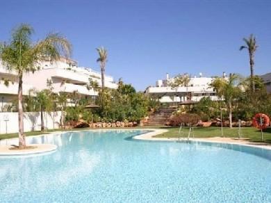 Apartamento con 2 dormitorios se vende en Marbella, Costa del Sol