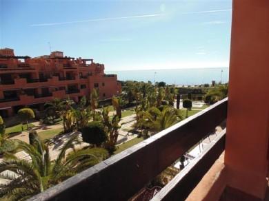 Apartamento con 2 dormitorios se vende en Estepona, Costa del Sol