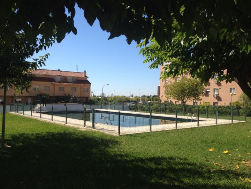 Amueblado, piscina, garaje,  2d urb guadiana