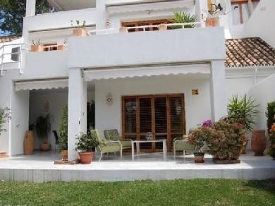 Apartamento con 3 dormitorios se vende en Marbella, Costa del Sol