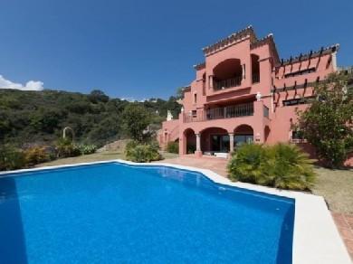 Chalet con 4 dormitorios se vende en Benahavis, Costa del Sol