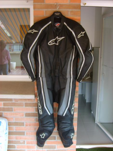 vendo mono de moto alpinestar talla 54,