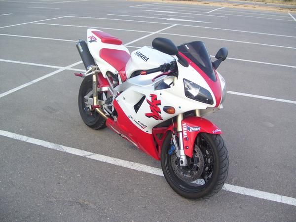 YAMAHA R1 SE VENDE