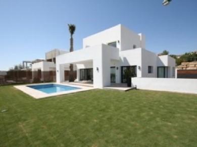 Chalet con 4 dormitorios se vende en Estepona, Costa del Sol