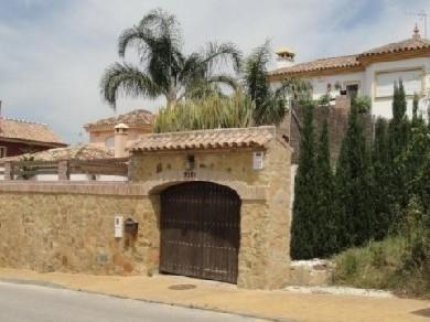 Chalet con 5 dormitorios se vende en Estepona, Costa del Sol