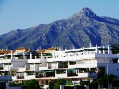 Apartamento con 3 dormitorios se vende en Marbella, Costa del Sol