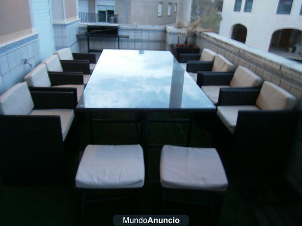 mesa de jardin en perfecto estado de 8 sillas