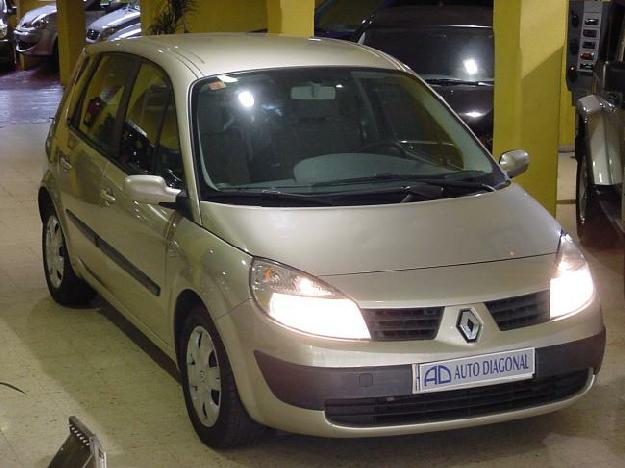 Renault Scenic del año 2006 en Barcelona