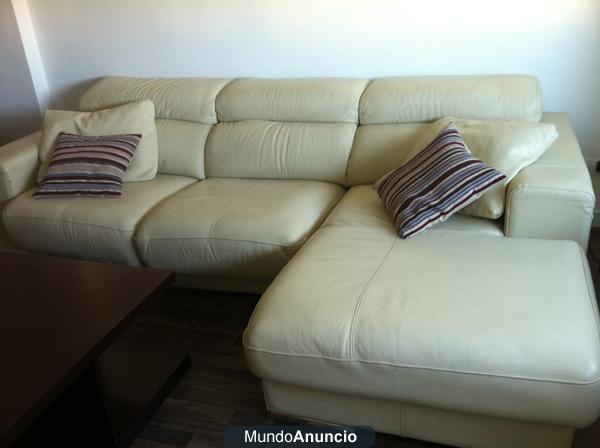 Sofa de cuero beige abatible y articulable