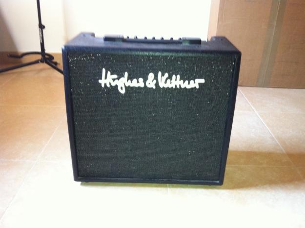 Ampli para guitarra Huges&ketner 30-R Edition Blue