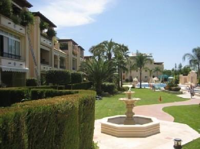 Apartamento con 2 dormitorios se vende en Marbella, Costa del Sol